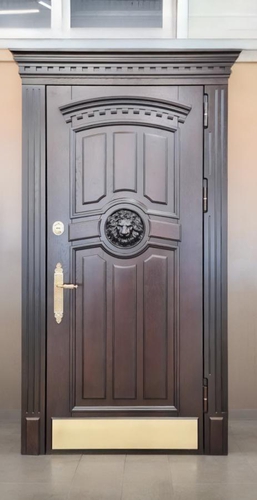 Дверь со львом и отбойником