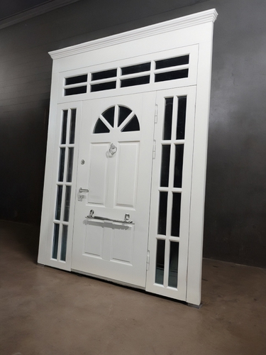 Парадная белая