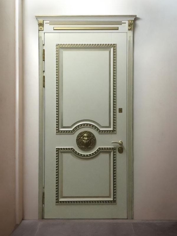 Со львом и патиной золото