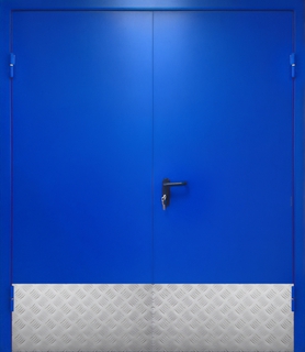 Металлическая равностворчатая огнеупорная дверь с отбойниками (RAL синего цвета) Металлическая равностворчатая огнеупорная дверь с отбойниками (RAL синего цвета)