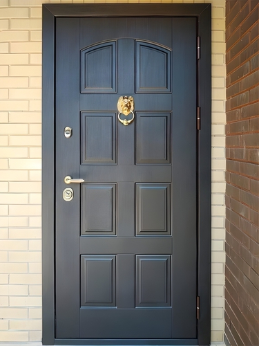 Утепленная дверь с кнокером