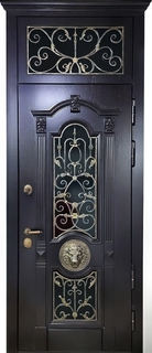 Металлическая термодверь с фрамугой, карнизом, ковкой и стеклопакетом (МДФ с резьбой и чеканкой «лев»)